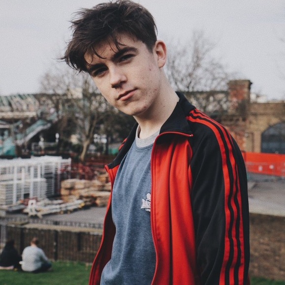 Meet your Posher, Julia - Picture 1 of 1